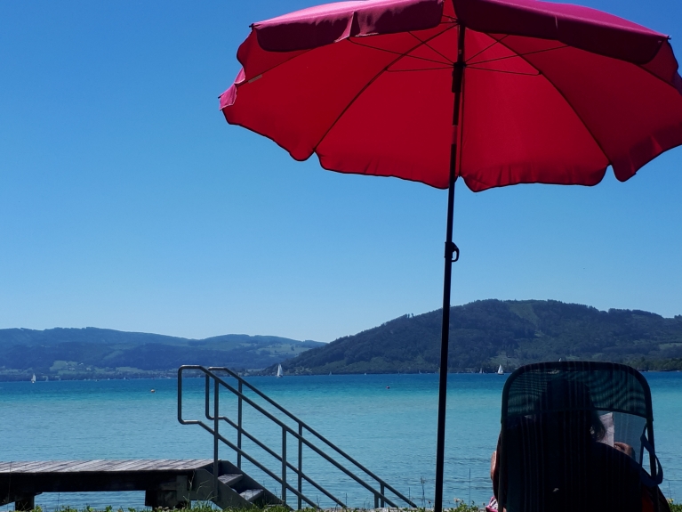 Austria-Attersee_umbrella_Linda Nepicks